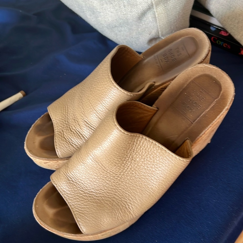 Super coffee, shoes, ready to go mom style some sign of wear it. From Italy.